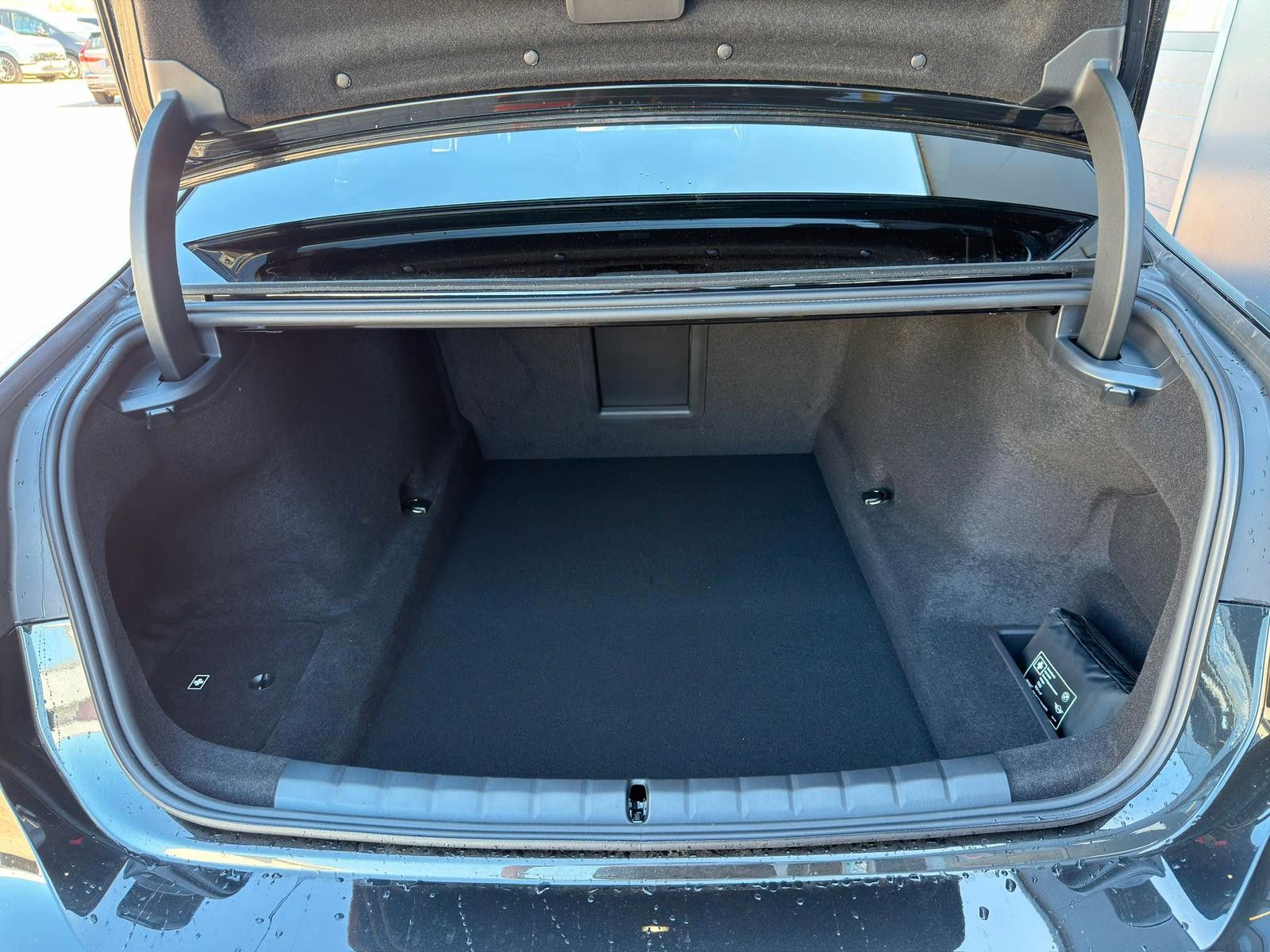 Fahrzeugabbildung BMW 740 d xDrive M Sport Pro*B&W*MASS*PAN*STHZ*CON*