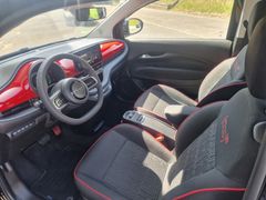 Fahrzeugabbildung Fiat 500e Red Komfort 23,8 kWh SiHz PDC RFK Tempo DAB