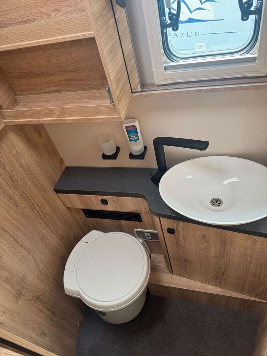 Fahrzeugabbildung Eura Mobil Integra Line IL 720 EB Mondial Pakete, Backofen