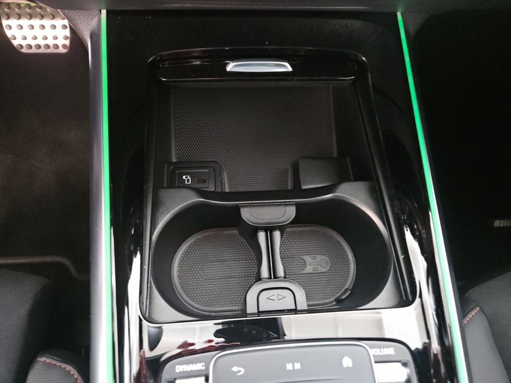 Fahrzeugabbildung Mercedes-Benz EQA 250 AMG Totwi. Navi LED Sport SHZ DAB Ambie.