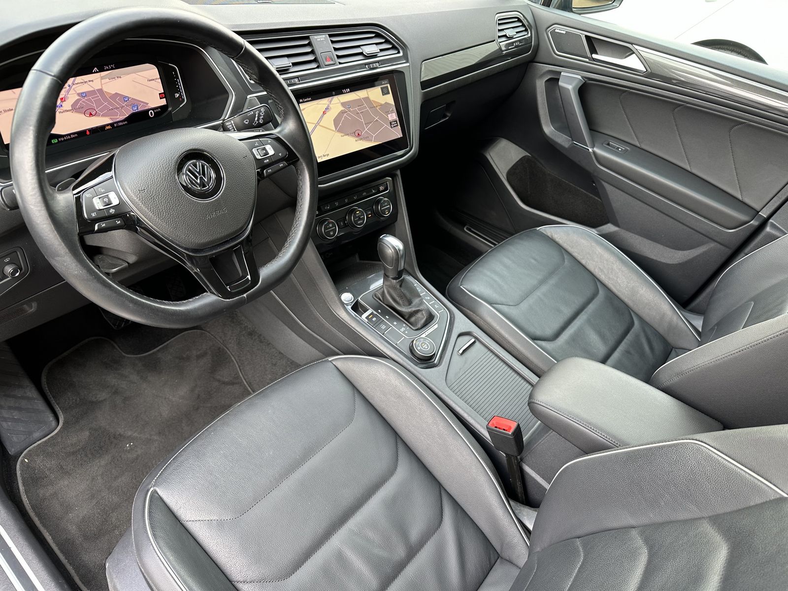 Fahrzeugabbildung Volkswagen Tiguan Allspace 2.0 TDI DSG 4M HL NAV+LED+PANO