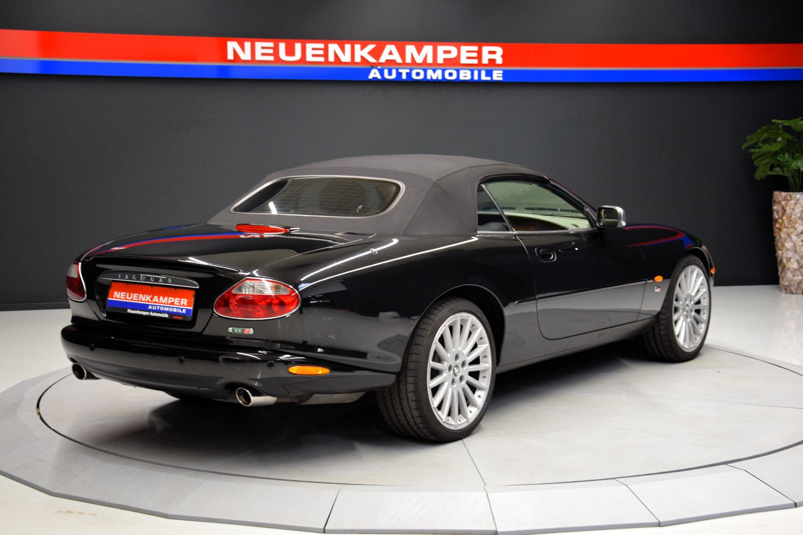 Fahrzeugabbildung Jaguar XKR Convertible Sitzh. Klimaaut. Alpine Tempomat
