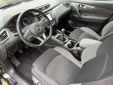 Nissan Qashqai 1.3 DIG-T N-CONNECTA 140PS LED NAVI