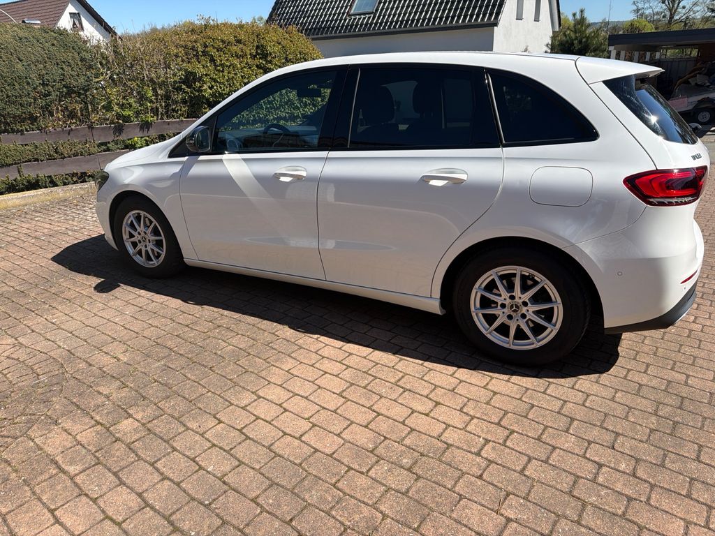 Image of Mercedes-Benz B 180