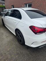 Mercedes-Benz A 180 - Limousine AMG PAKET CarPlay Pano Ambient - Mercedes-Benz mit Benzin-Antrieb: Limousine, 180 AMG Paket