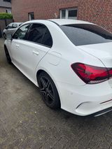 Mercedes-Benz A 180 - Limousine AMG PAKET CarPlay Pano Ambient - Mercedes-Benz mit Benzin-Antrieb: Limousine, 180 AMG Paket