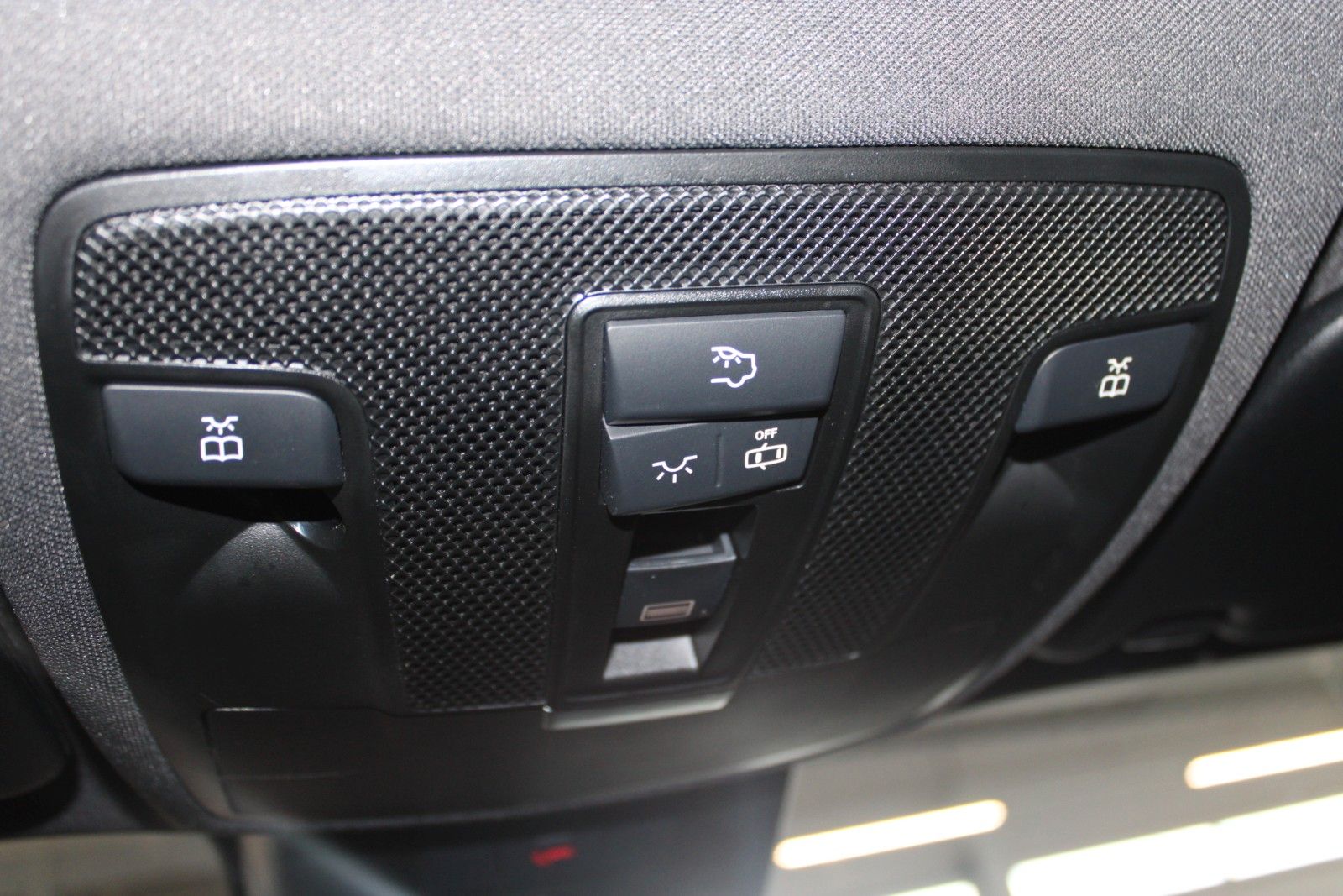 Fahrzeugabbildung Mercedes-Benz B 180 CDI Urban NAVI + PANORAMADACH + AHK