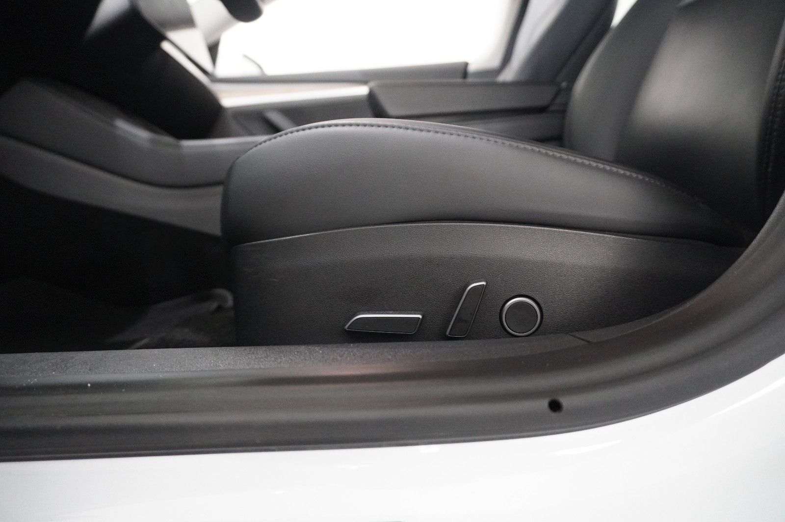 Fahrzeugabbildung Tesla Model 3 LONGRANGE DUAL-MOTOR NAVI/KAMERA/DAB/AMD