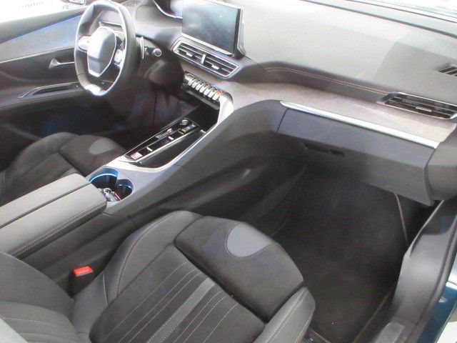 Fahrzeugabbildung Peugeot 5008 GT 1.2T NAVI/LED/SHZ/LEDER/PDC+CAM/PARKASS.
