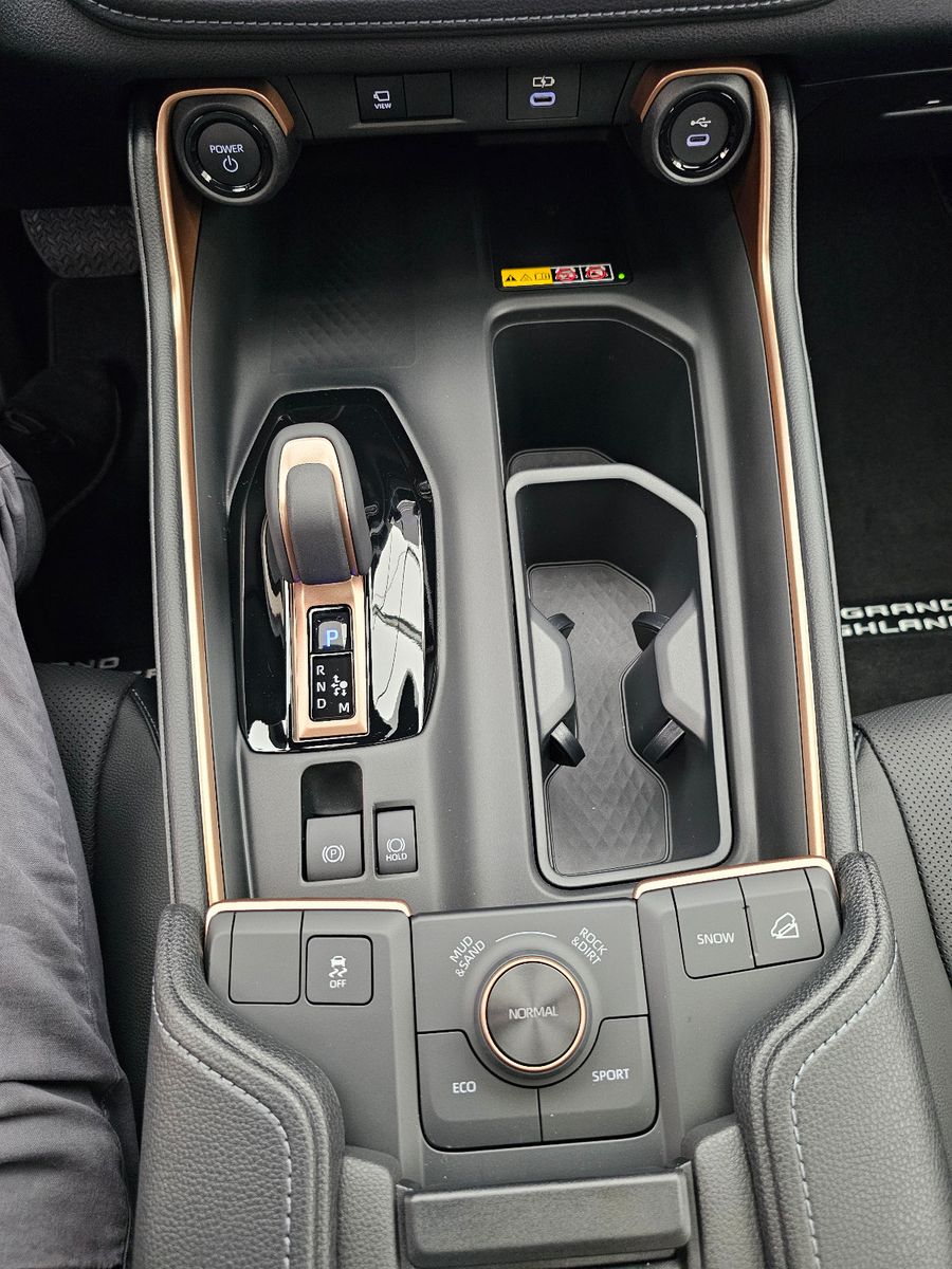 Fahrzeugabbildung Toyota GRAND Platinum Max T1: 68.000 EURO Stock !!!