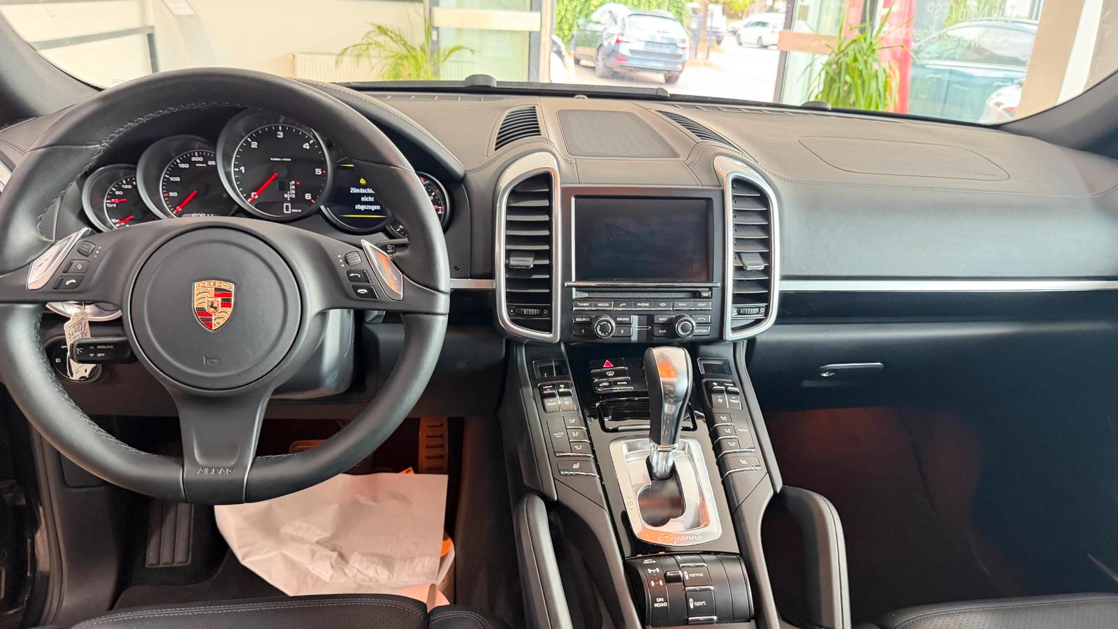 PORSCHE CAYENNE PLATINIUM EDITION 3.0 V6 245ch 4X4 BVA Toit ouvrant Sièges chauffants cuir Historique présent - 1ERE MAIN