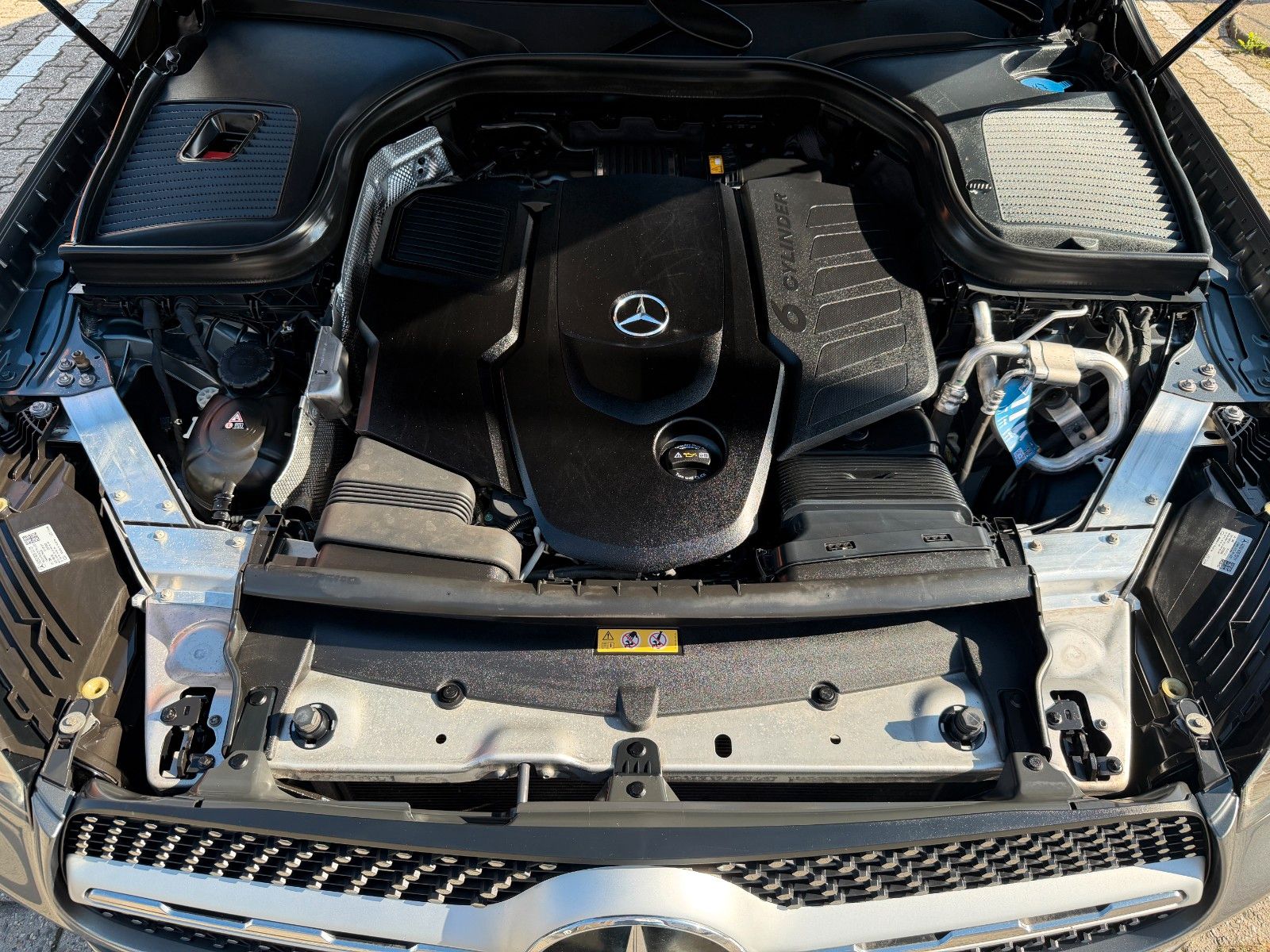 Fahrzeugabbildung Mercedes-Benz GLC 400 COUPE  4-MATIC AMG LINE LEDER SD STANDH.