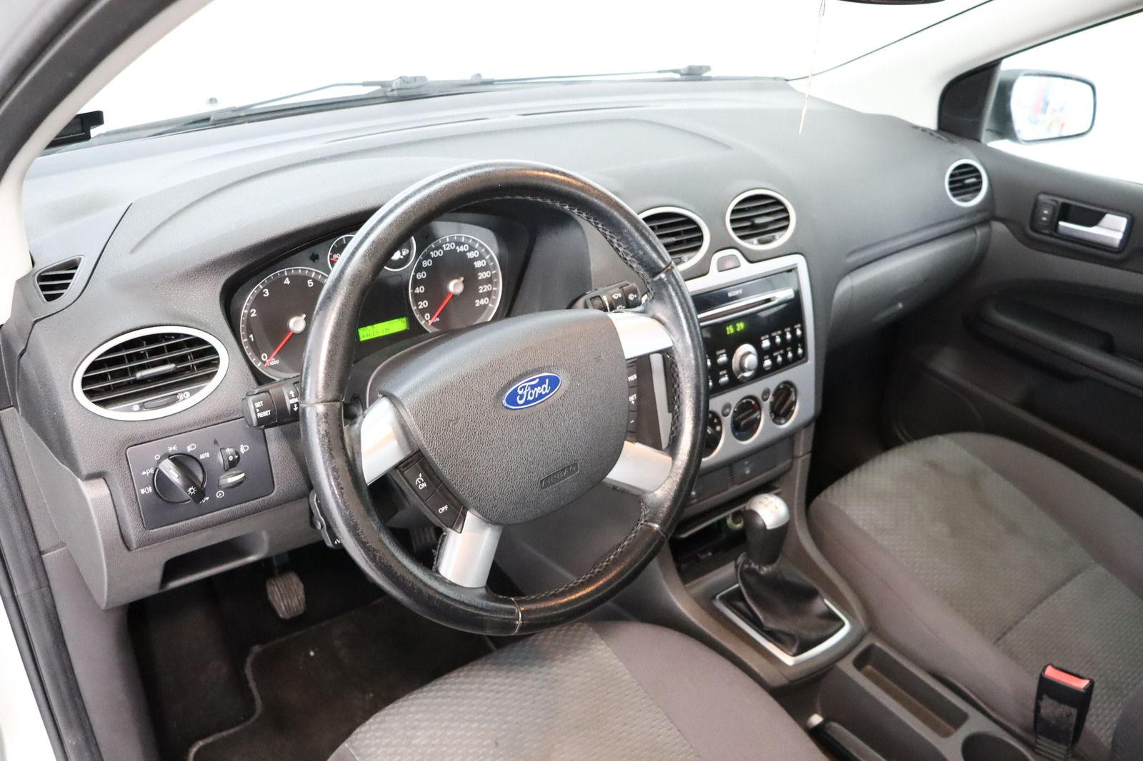 Fahrzeugabbildung Ford Focus 1.6 Ambiente HU/AU 05.26