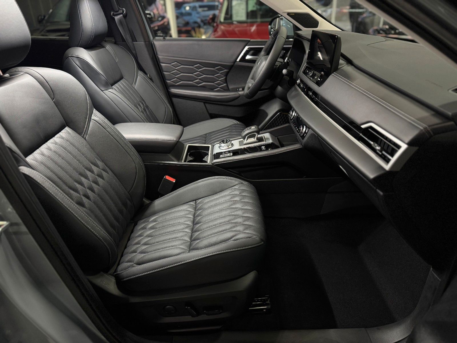 Fahrzeugabbildung Mitsubishi Outlander 2.4PLUG-IN HYBRID 4WD TOP