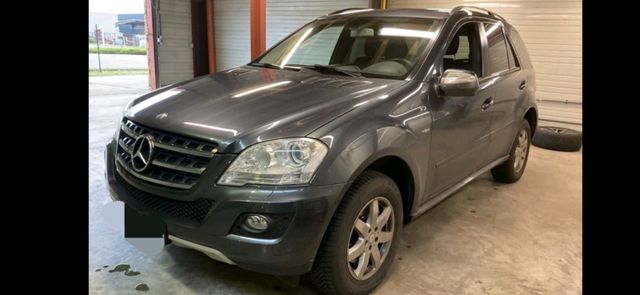 Mercedes-Benz ML 300 CDI BlueEfficiency*AHK*1-HAND*Navi*Alu*K