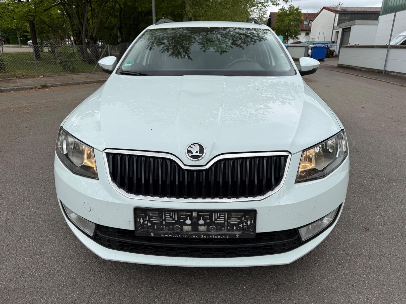 Skoda Octavia Combi Ambition 1 Hand Navi PDC HU 2.2028