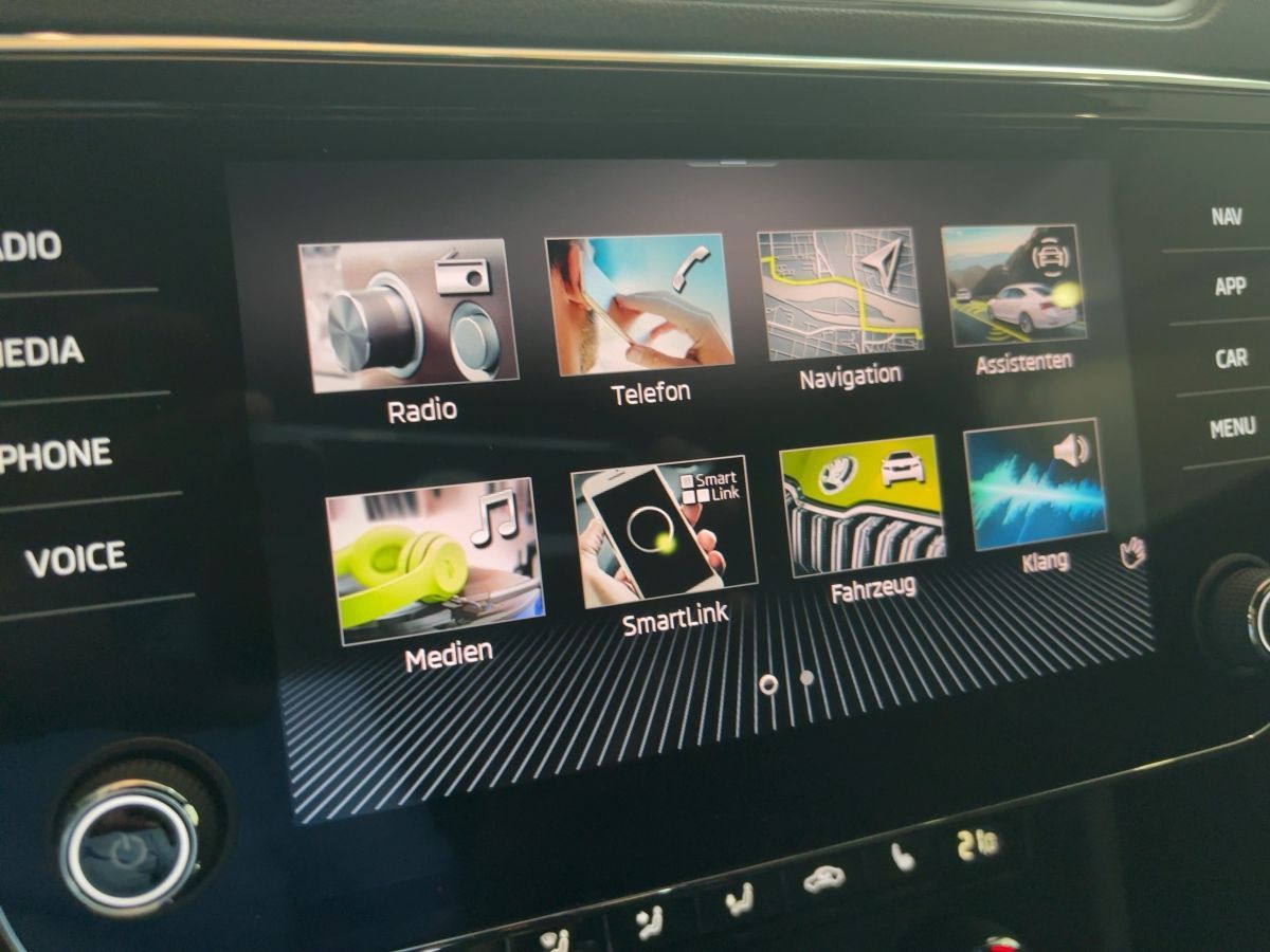 Skoda Superb Combi 1.5TSI DSG Sportline NAVI MATRIX-LE foto 11
