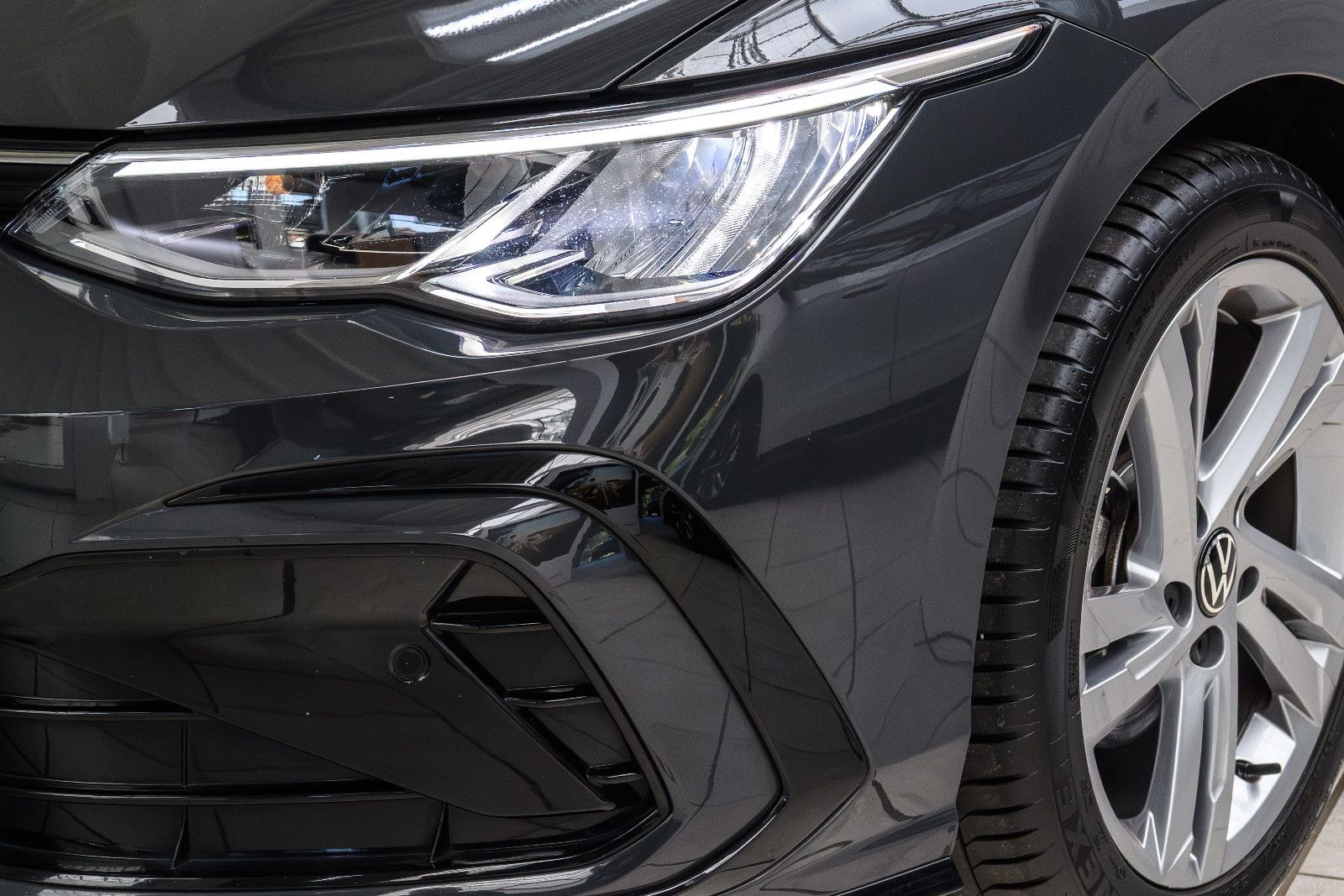 Fahrzeugabbildung Volkswagen Golf VIII R-Line +Led +Keyless+We Connect Plus