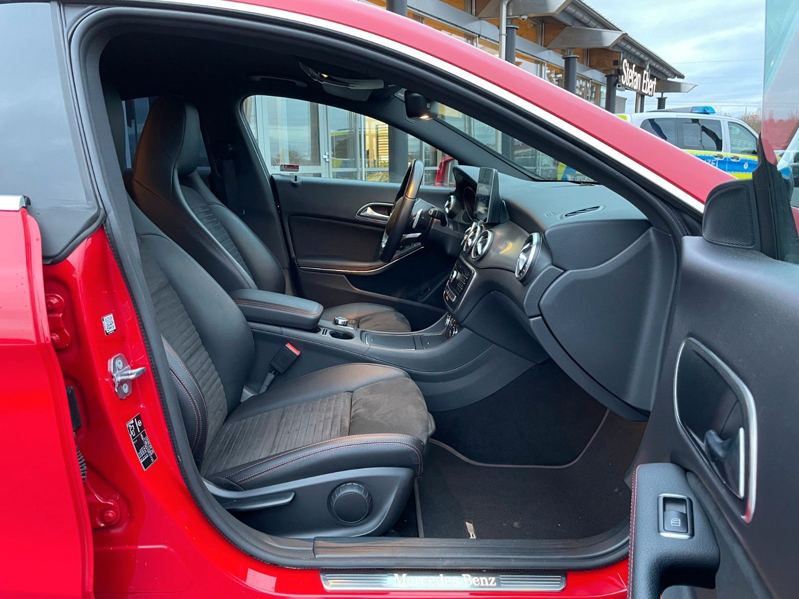 Fahrzeugabbildung Mercedes-Benz CLA 200 AMG Navi+SHZ+Klima+PDC+LED