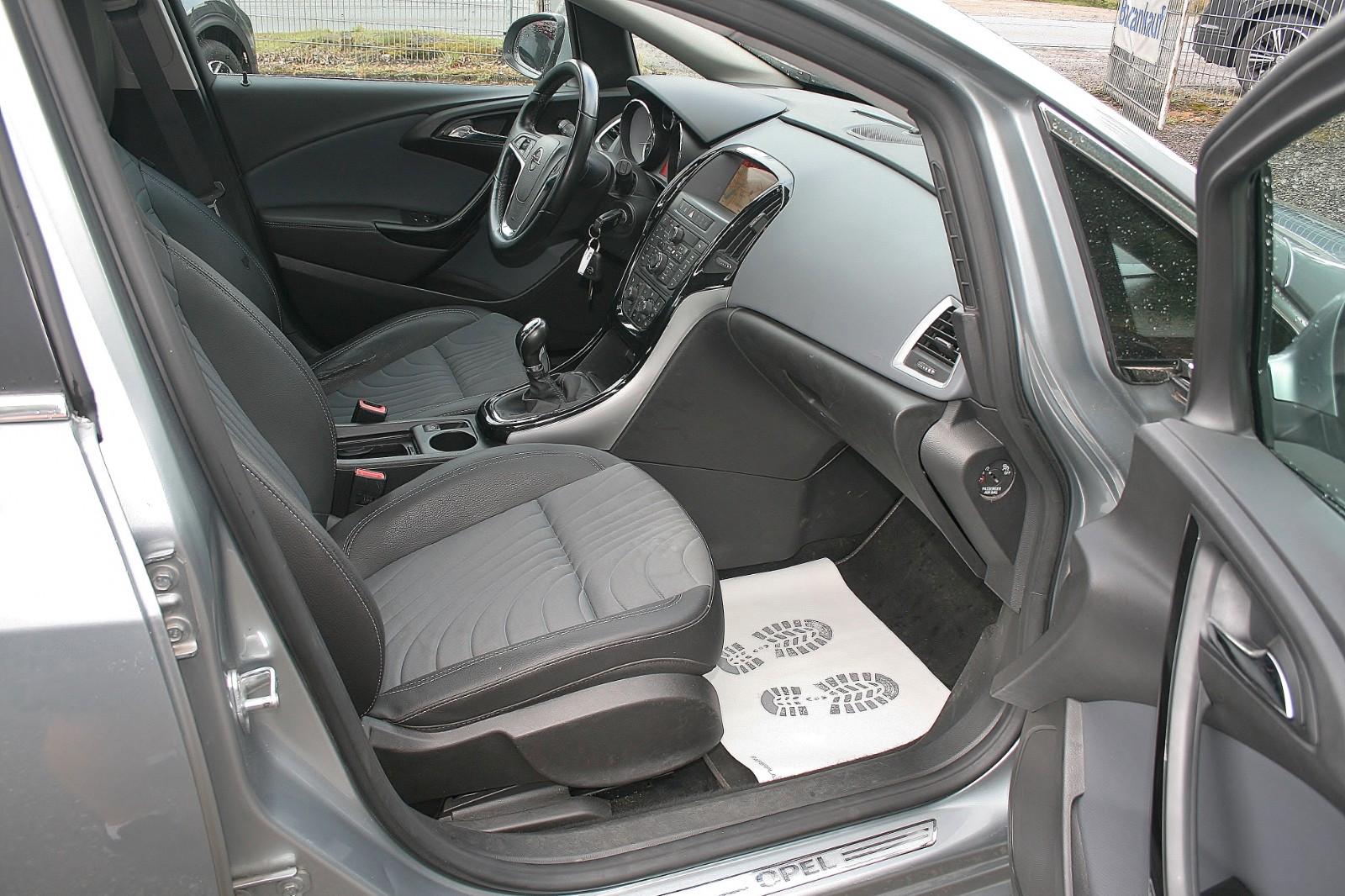 Opel Astra 2015 — photo 12