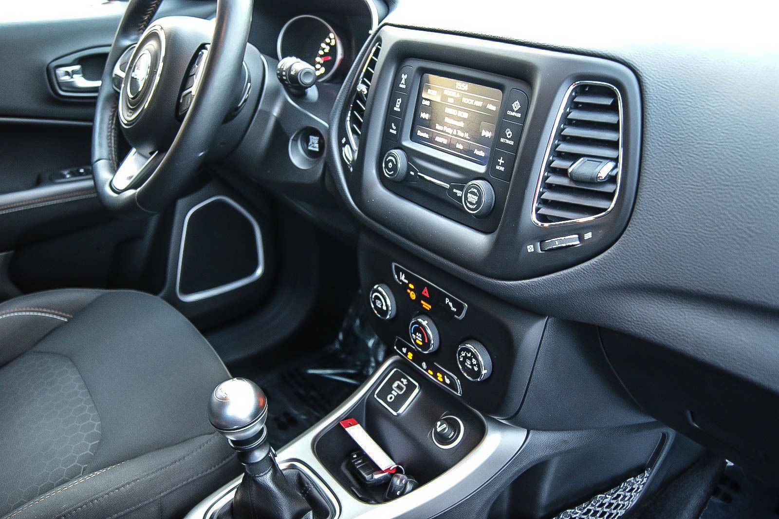 Fahrzeugabbildung Jeep Compass 1.4 Longitude KEYLESS WINTERPAKET