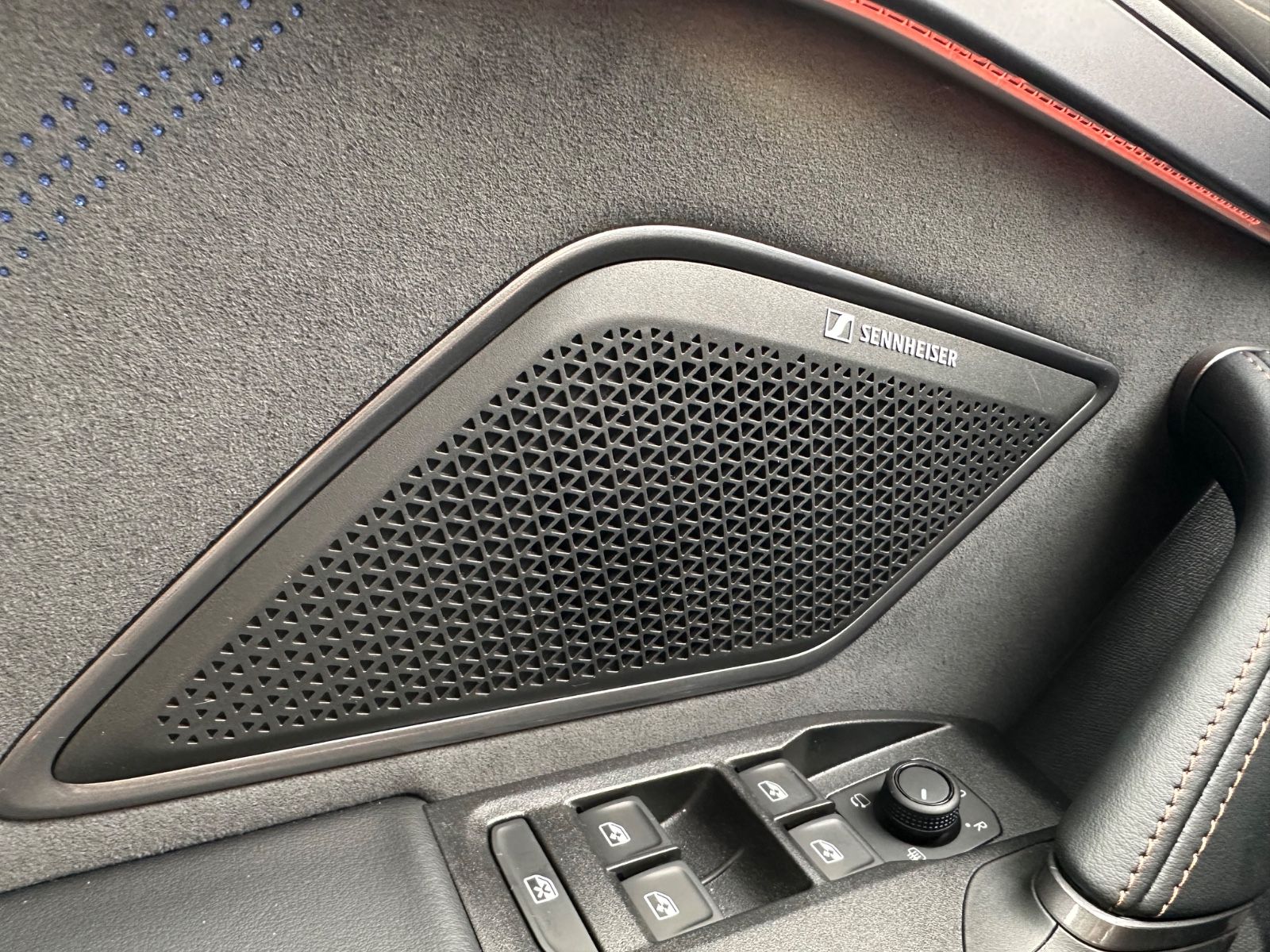 Fahrzeugabbildung CUPRA Leon VZ 2.0 TSI Pano/ACC/APP/LED/RFK/PDC/SHZG