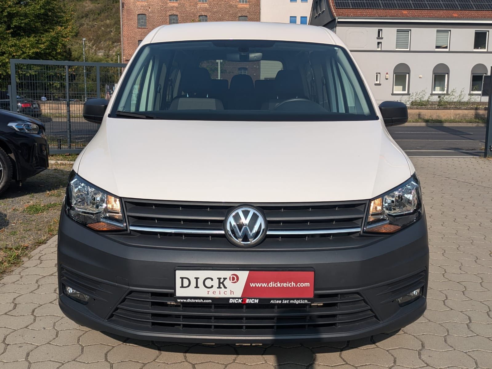 Fahrzeugabbildung Volkswagen Caddy Maxi 2.0 TDI DSG 7-Sit./KLIMA/NAVI/TEMP