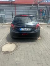 Peugeot 208 1.2 Allure PureTech 110 EAT6 S & S Allure - Peugeot 208 Allure mit Benzin-Antrieb