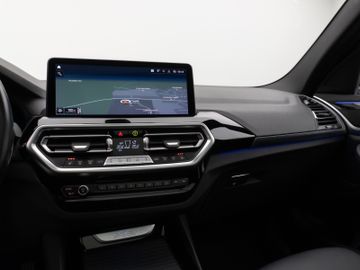 Fahrzeugabbildung BMW X3 xD20d Panoram Kamera DAB HiFi Komfort ACC 19"