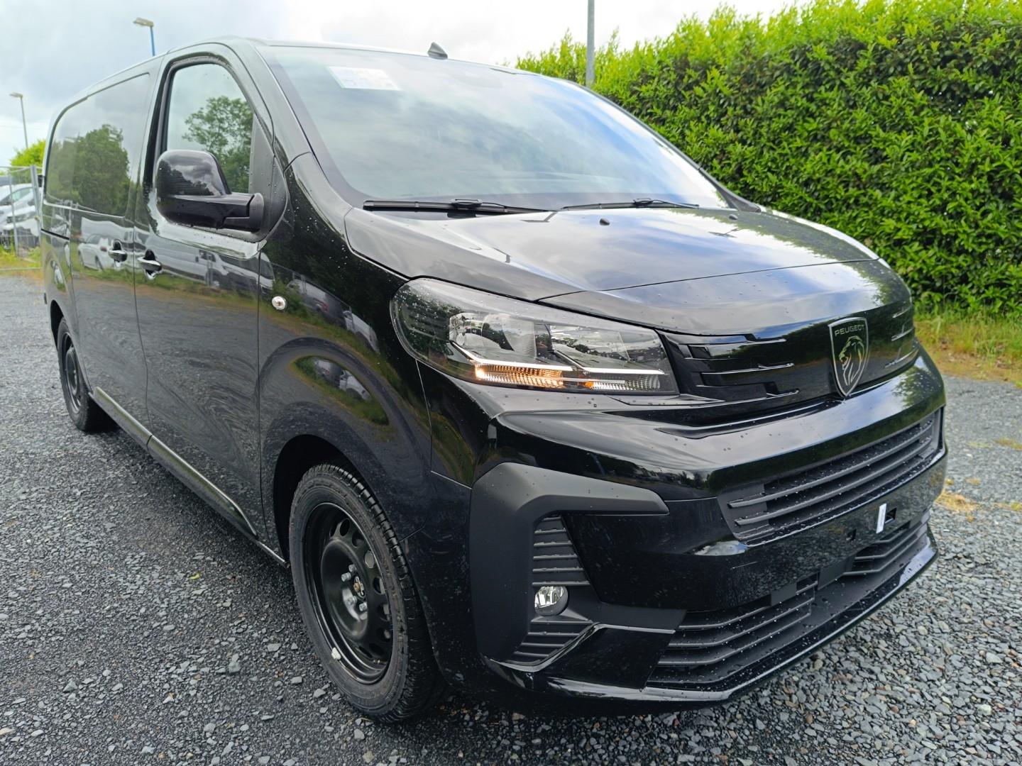 Peugeot Expert 6 Sitzer Doppelkabine Doka Holzausstattun
