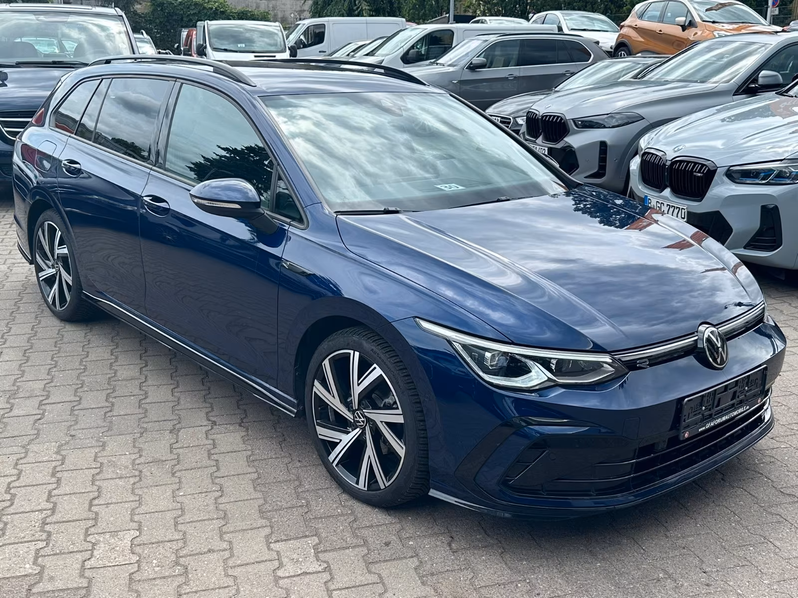 Volkswagen Golf VIII Variant R-Line eTSI MATRIX LED