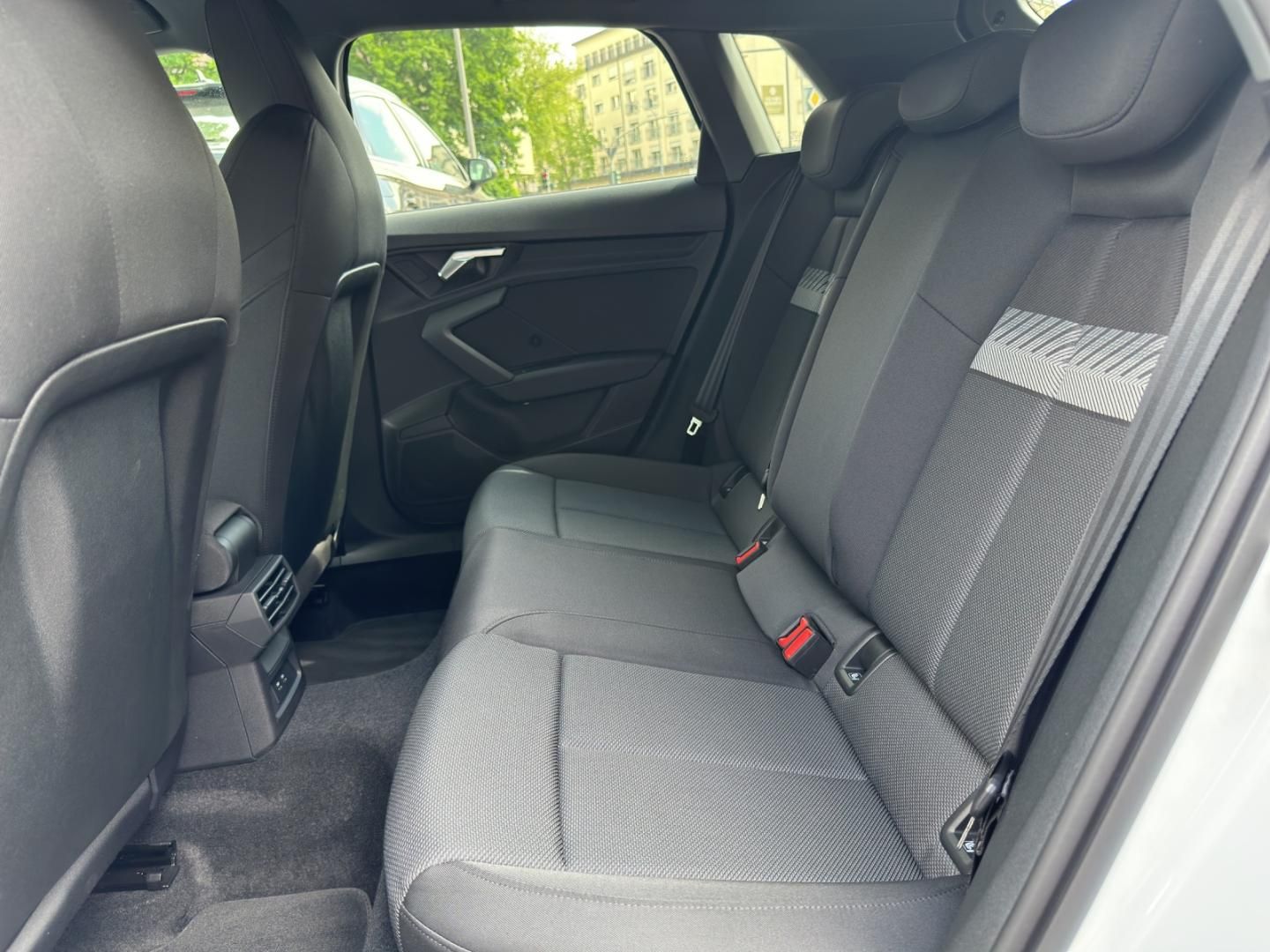 Fahrzeugabbildung Audi A3 Sportback Advanced 30 TFSI LED Business Assis