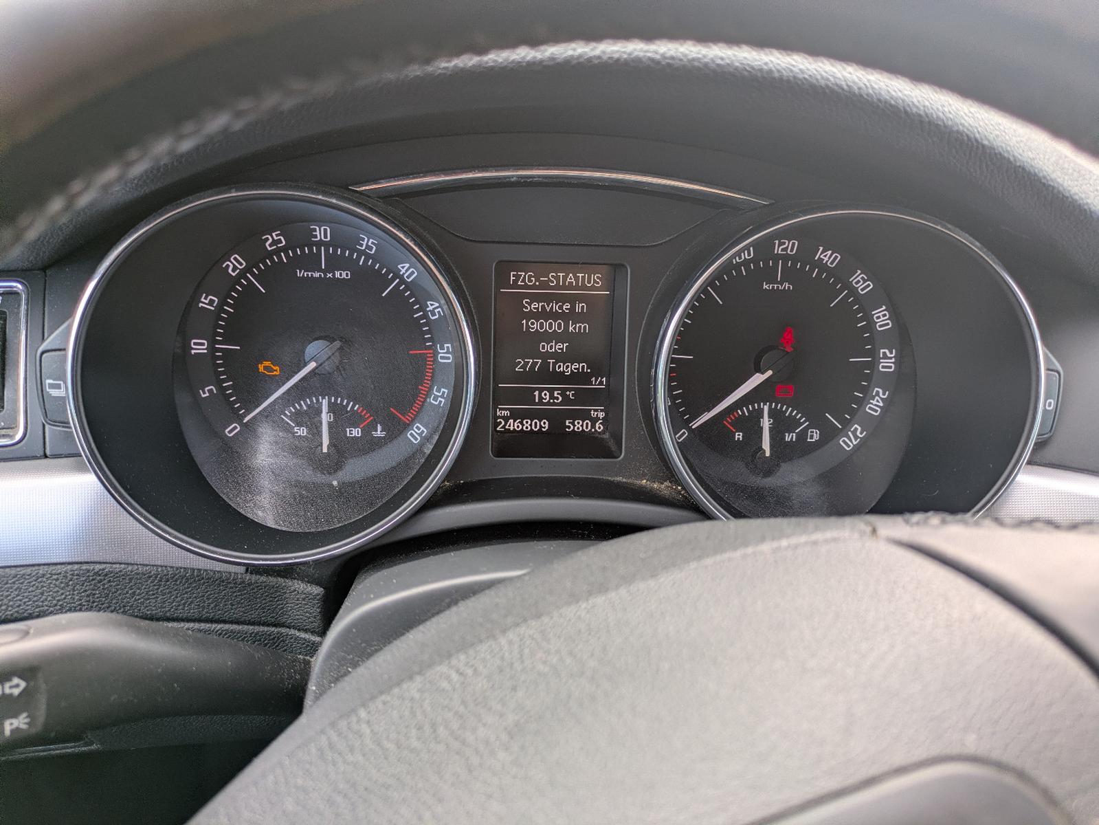 Skoda Superb 2011 — photo 14