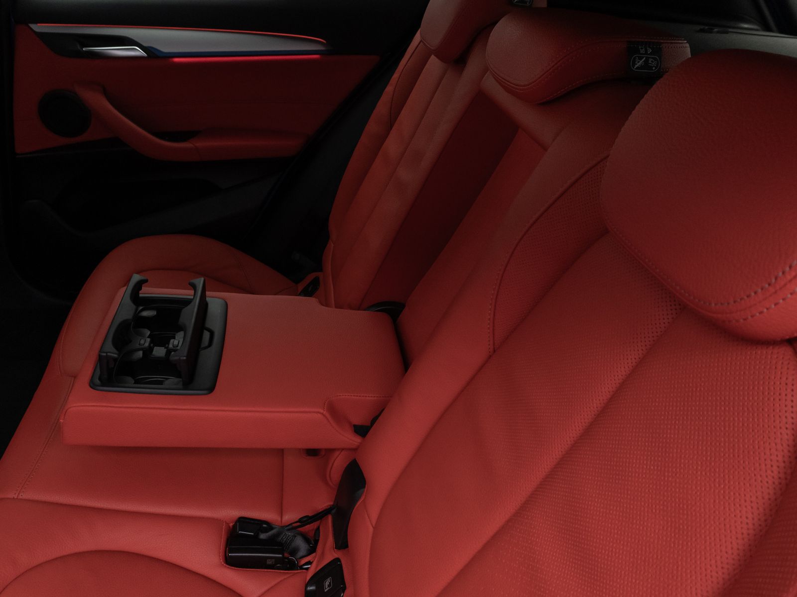 Fahrzeugabbildung BMW X2 sD18d M Sport Kamera HUD DAB HiFi Komfort 19"