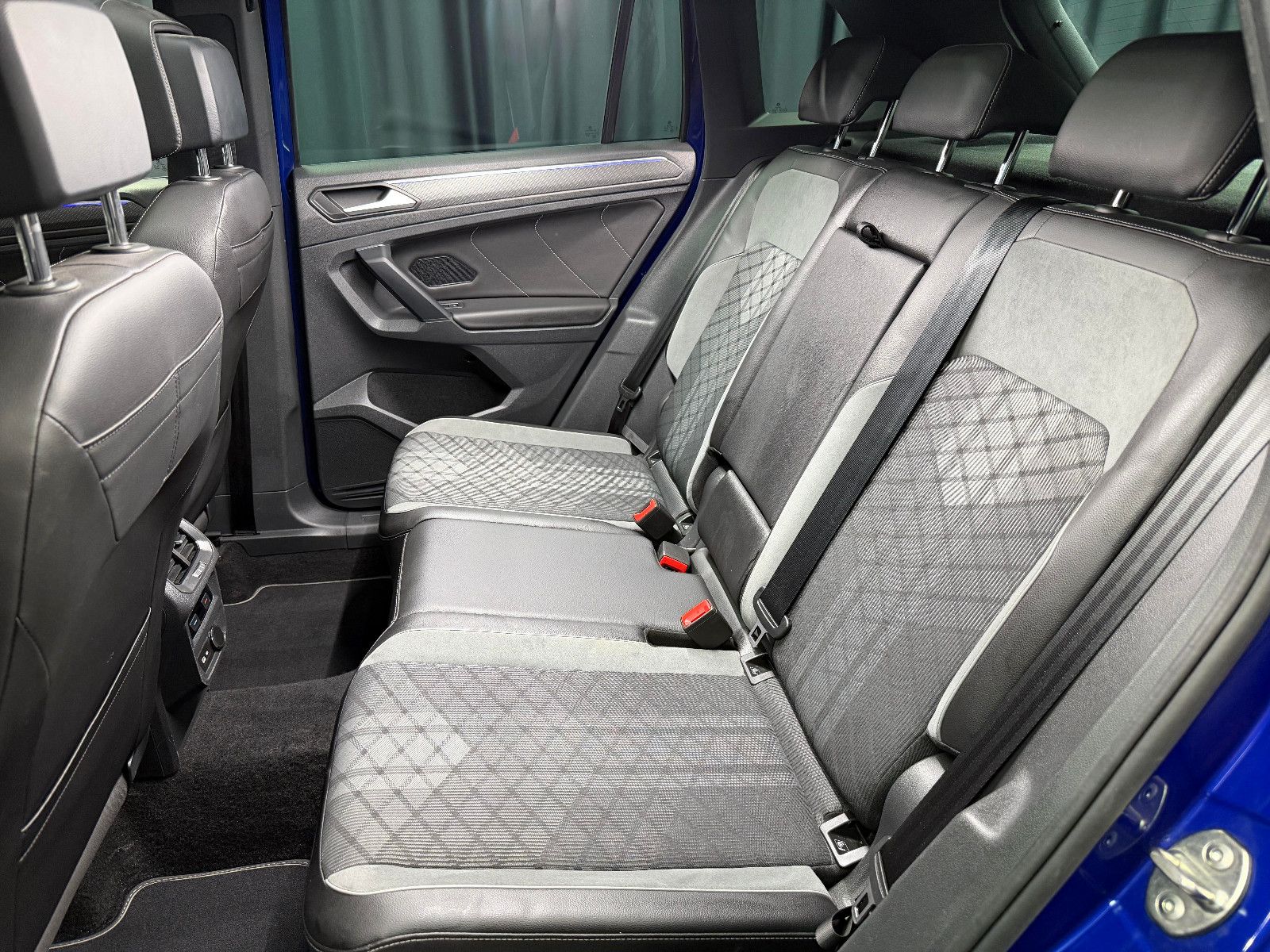 Fahrzeugabbildung Volkswagen Volkswagen Tiguan R-Line 4Motion|MATRIX|PANO|AHK