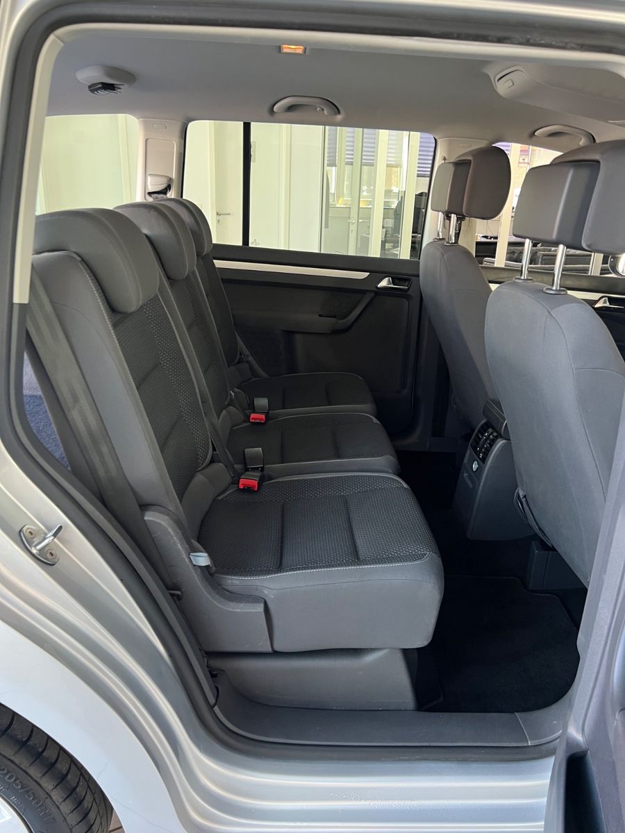 Fahrzeugabbildung Volkswagen Touran 2.0 TDI DSG