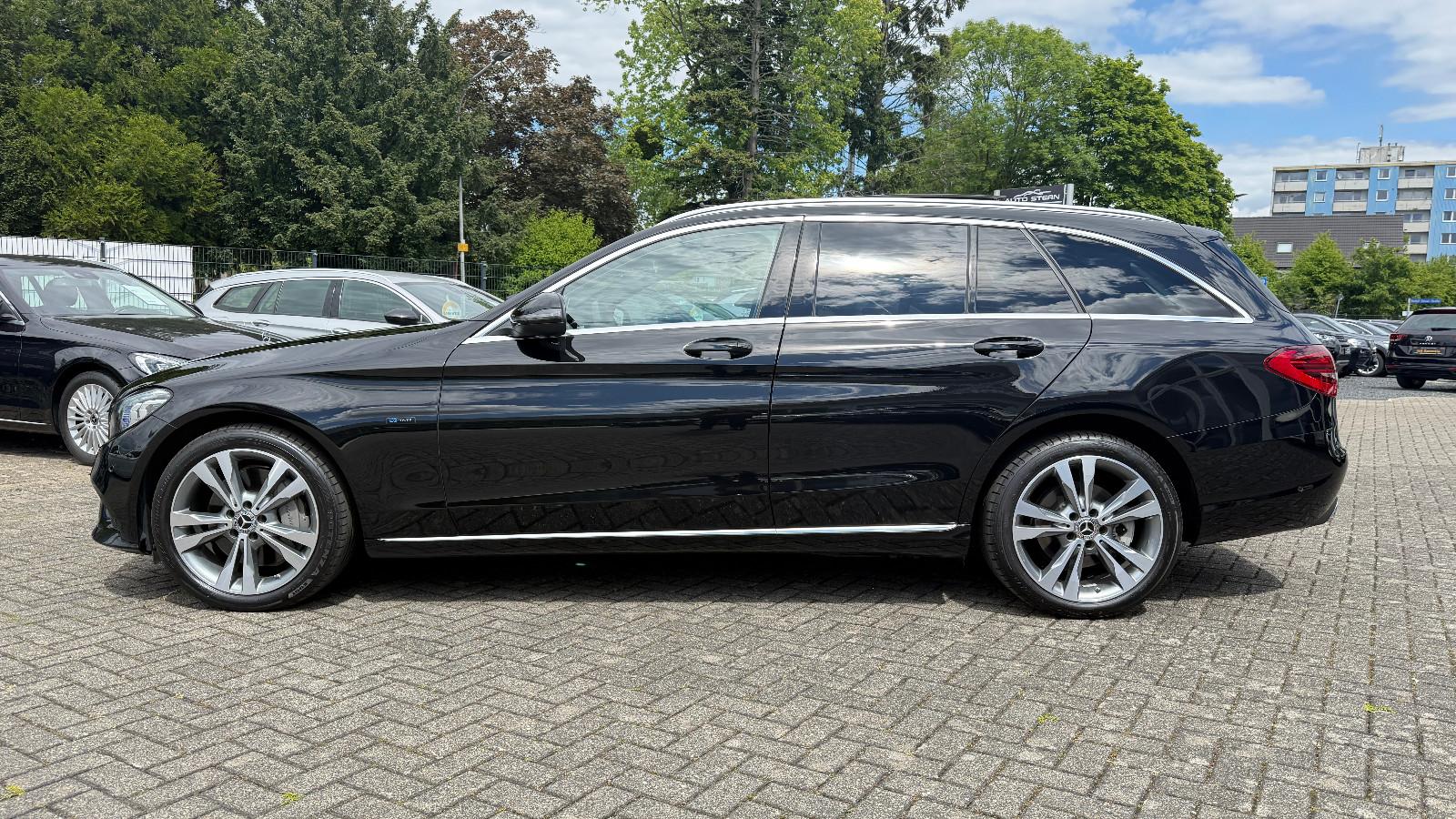 Mercedes-Benz C 300 de T NAVI R.CAM PARK-P PANO LEDER TTW SPUR