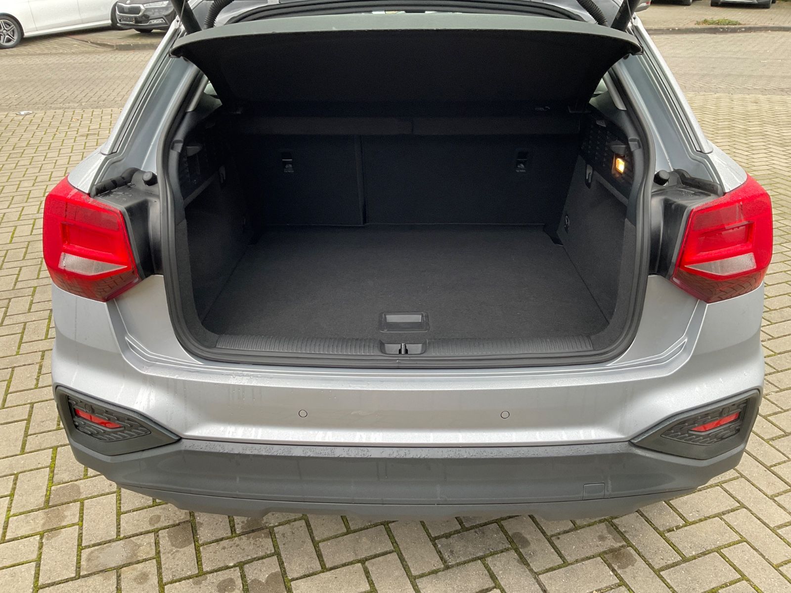 Fahrzeugabbildung Audi Q2 35 TFSI S tronic advanced,Kamera,Navi,LED