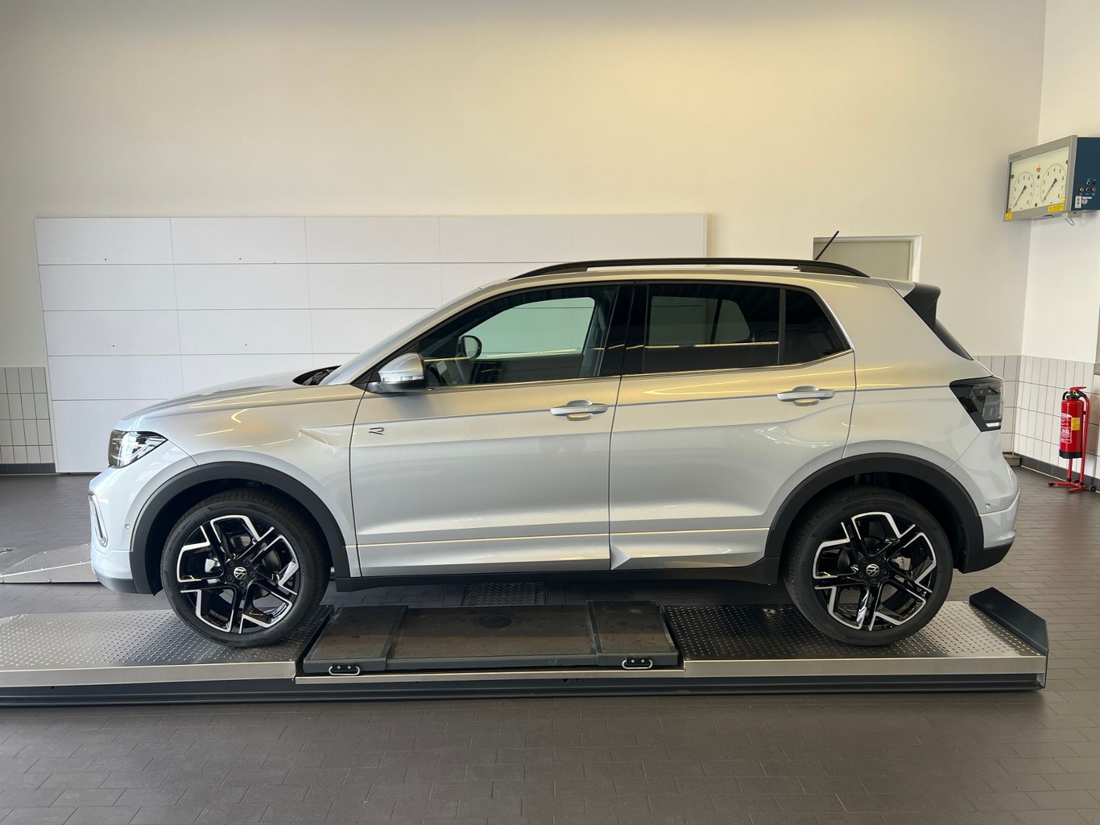 Fahrzeugabbildung Volkswagen T-Cross R-Line 1.5 TSI DSG *AHK, IQ.LIGHT, ACC,