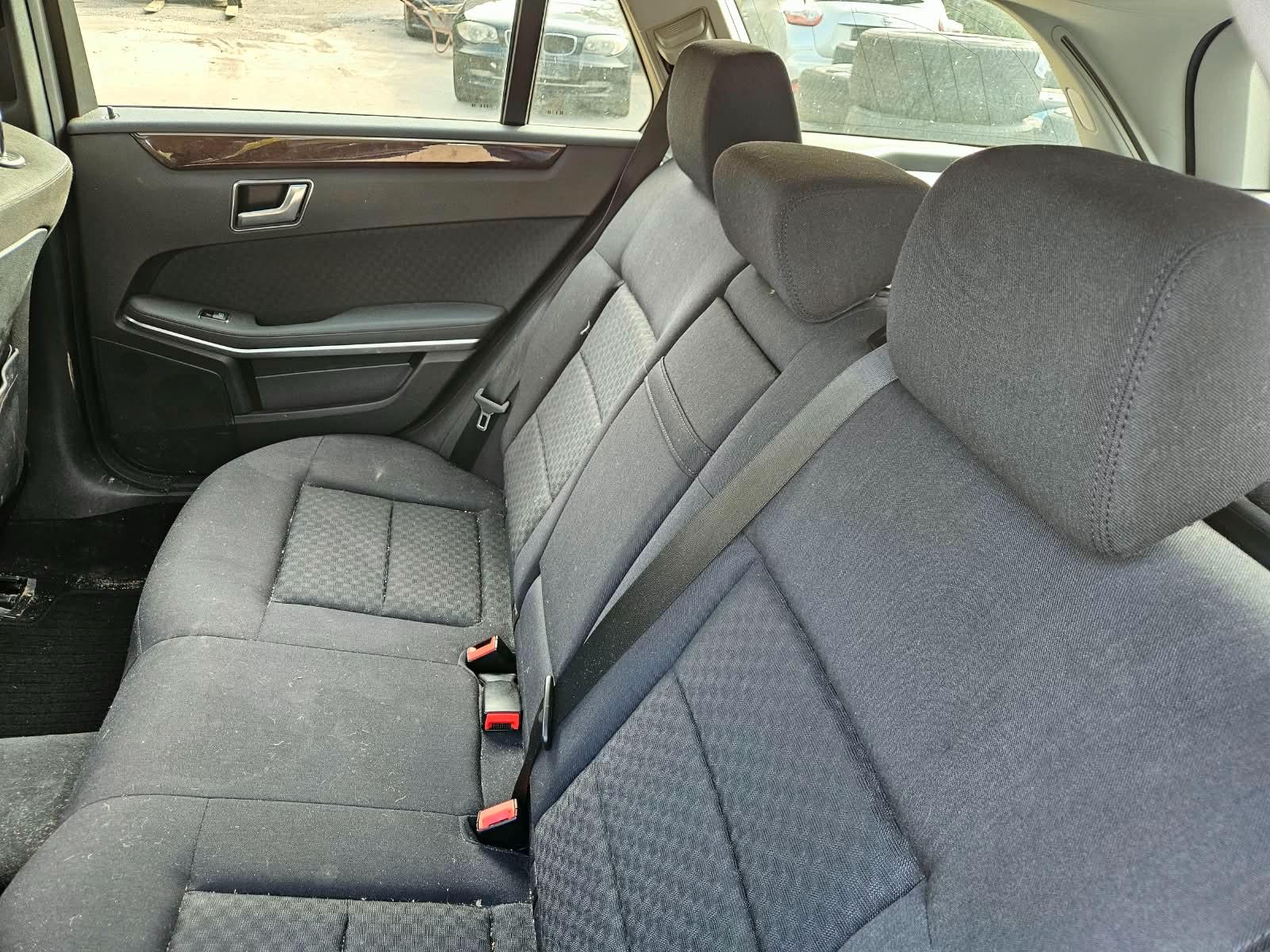 Mercedes-Benz E200 2011 — photo 17