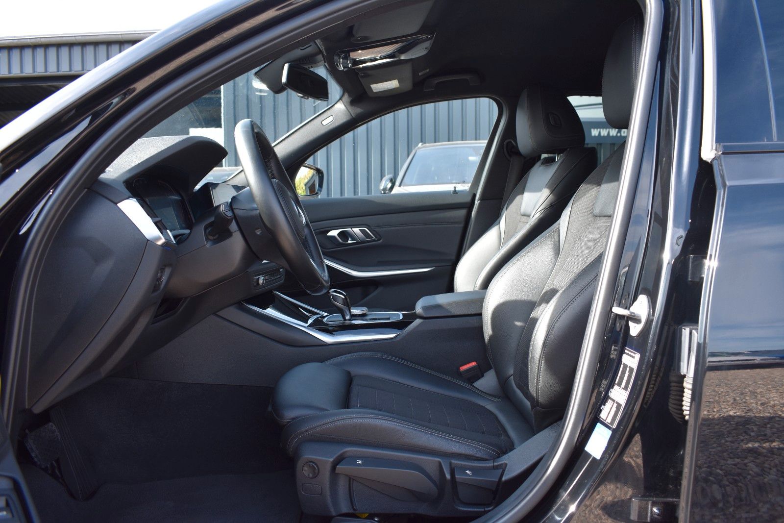 Fahrzeugabbildung BMW 318d Touring SPORT-L/M-SPORT/SHADOW/LED/DAB/PDC