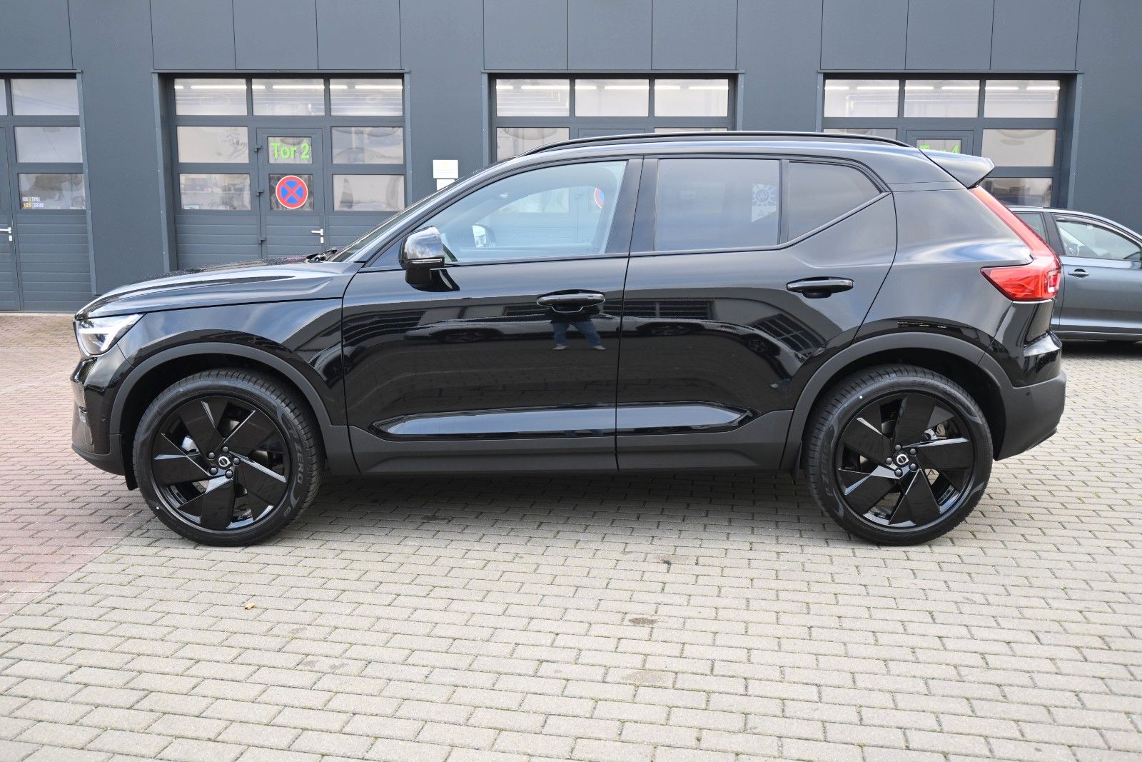 Fahrzeugabbildung Volvo XC40 B3 DKG Plus Black Edition*FSHZG*360°*ACC
