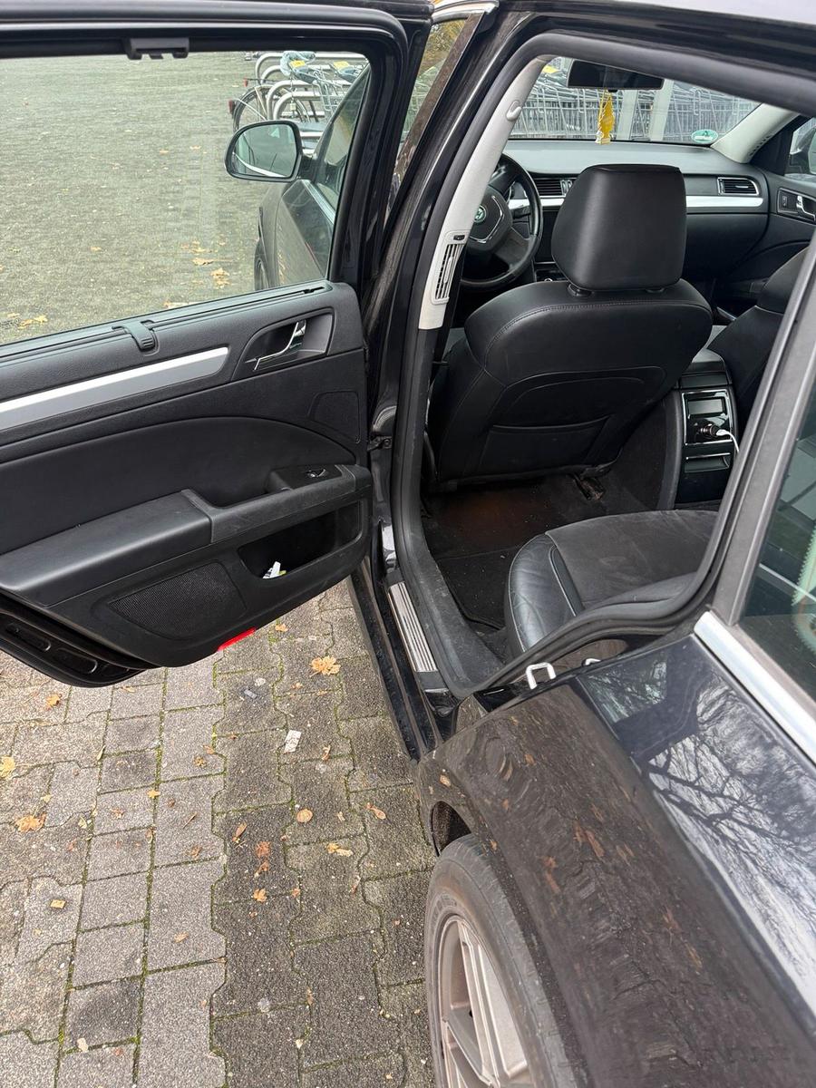 Skoda Superb 2010 — photo 7