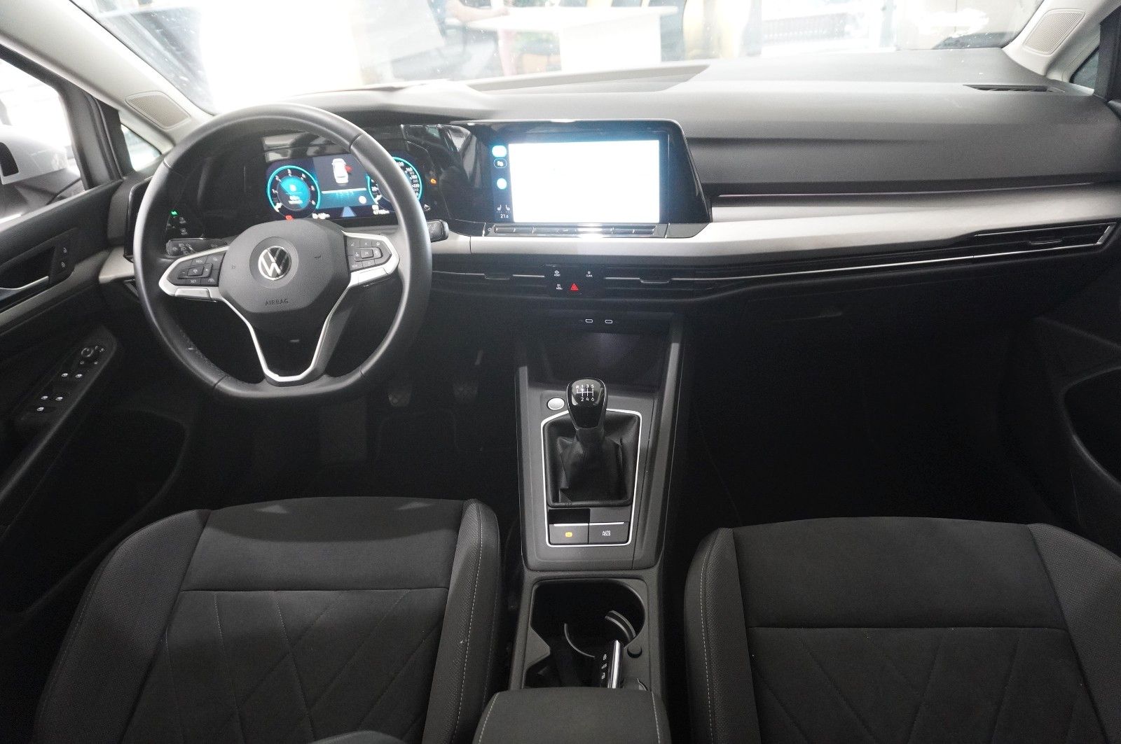 Fahrzeugabbildung Volkswagen Golf VIII Variant 2.0 TDI LIFE NAVI/LED/KAMERA
