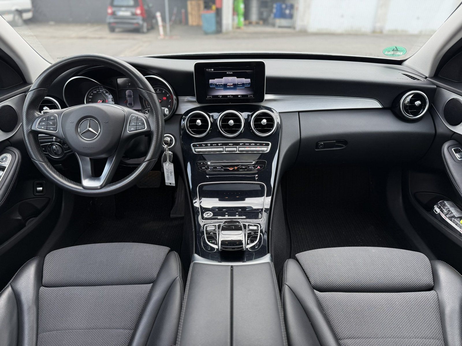 Fahrzeugabbildung Mercedes-Benz C 180 Avantgarde*SCHIEBEDACH*TOTWINKEL*LED*NAVI*