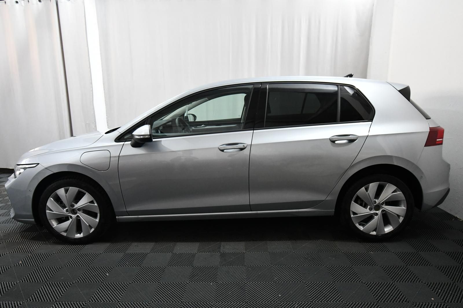 Volkswagen Golf 1.5 eHybrid Life - Kamera, SH, Navi imagem 2