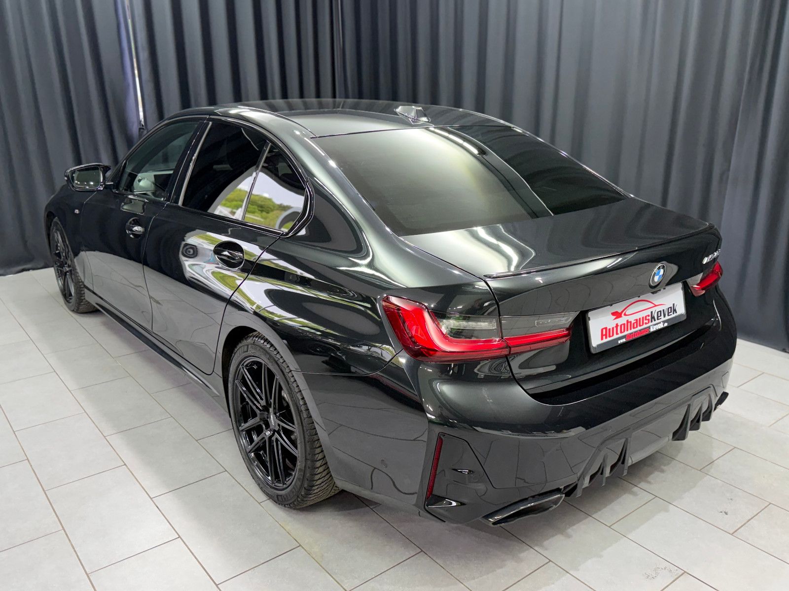 Fahrzeugabbildung BMW M340i xDrive Limousine |HiFi|360°|HuD