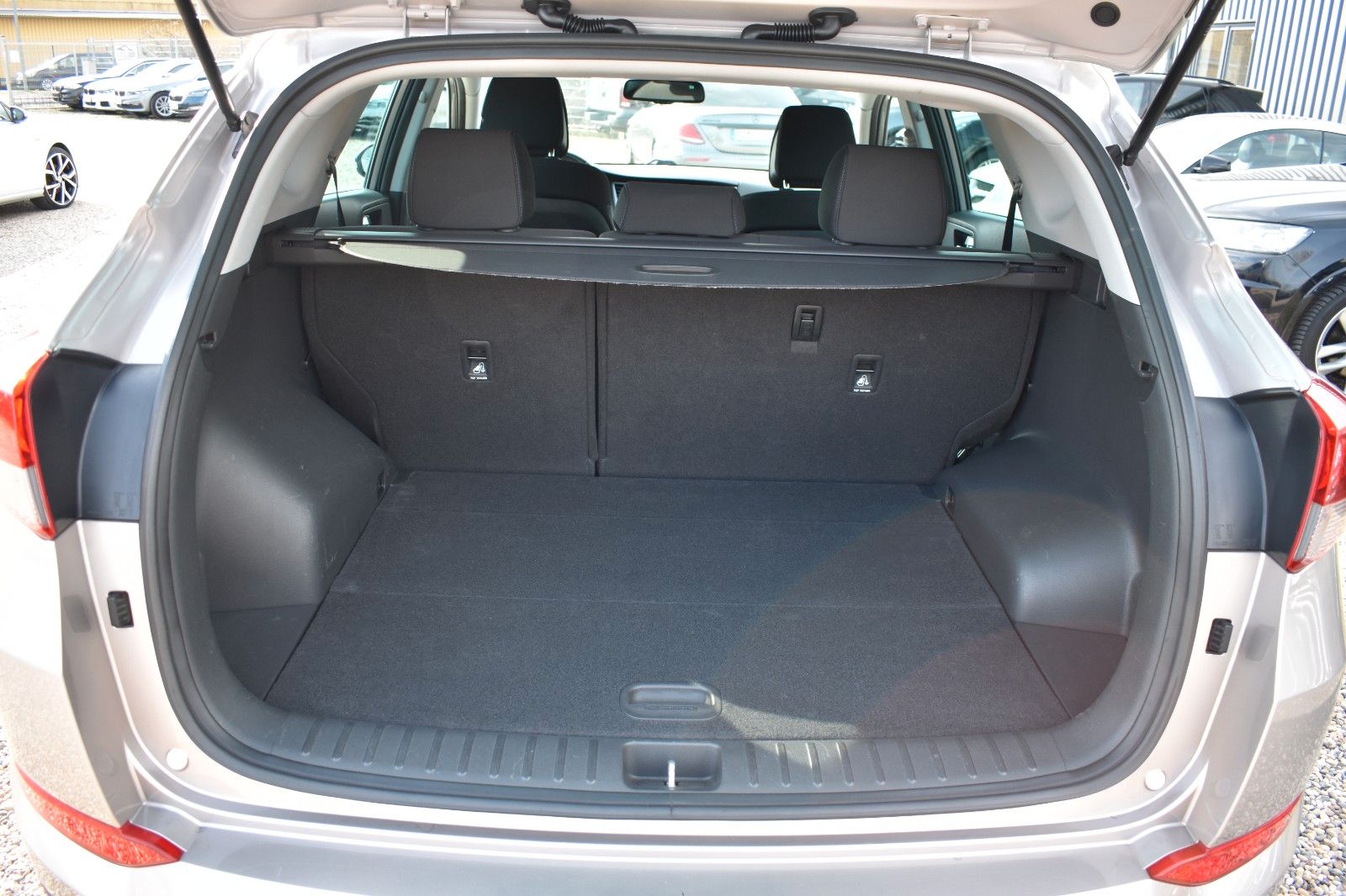 Fahrzeugabbildung Hyundai Tucson Style 2WD Panorama Dach Bluetooth Schaltr