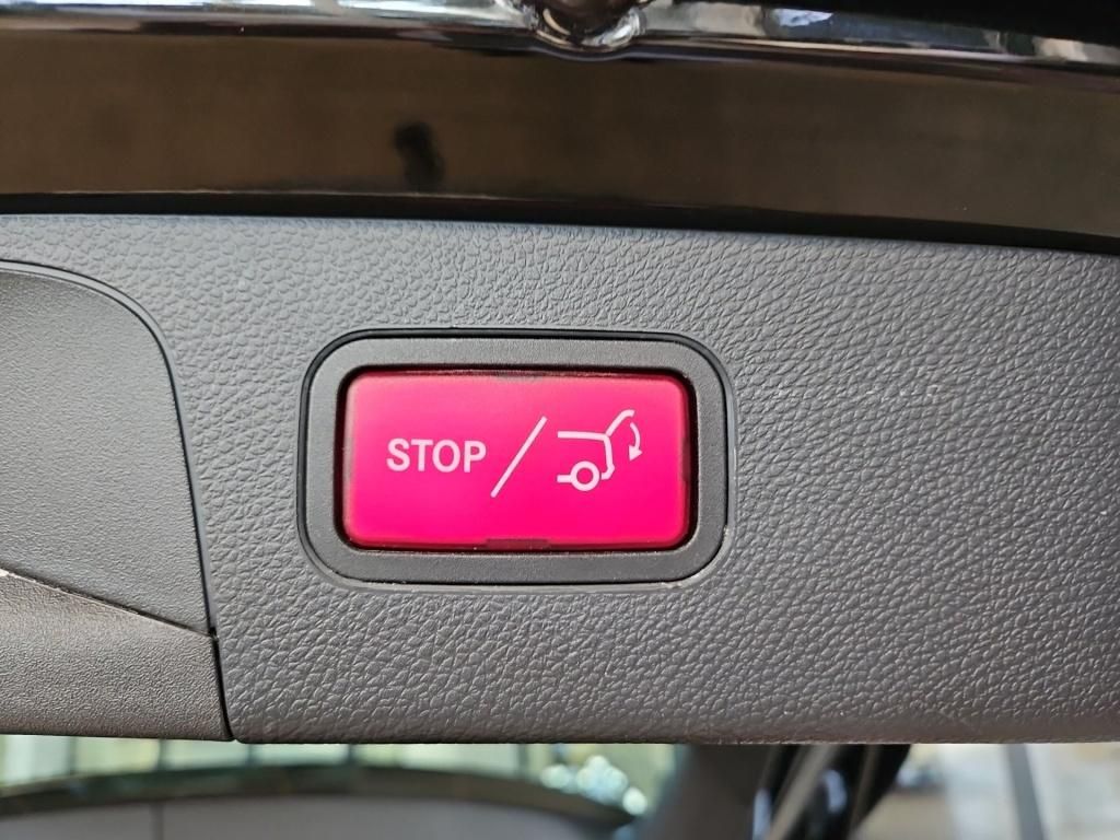 Fahrzeugabbildung Mercedes-Benz GLC 200 4M AHK Pano Navi LED SHZ Ambie. SpurH.