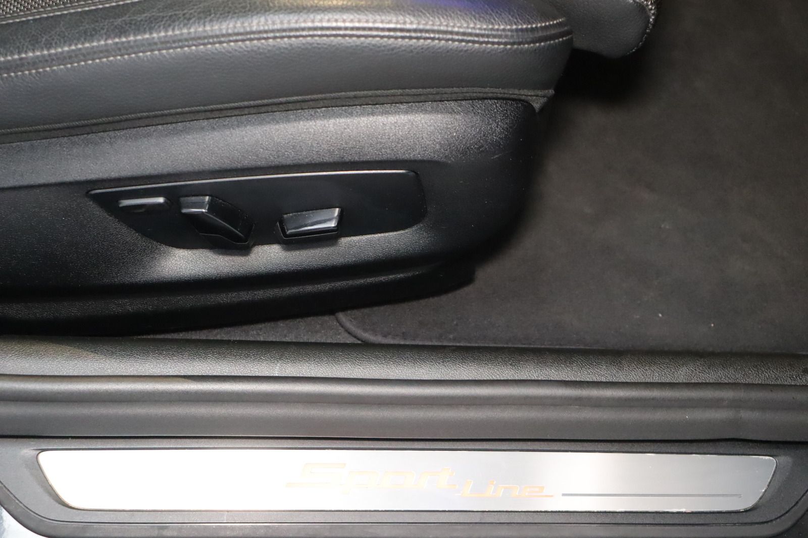 Fahrzeugabbildung BMW 530 d xDrive Sport Line * LED * HUD * Touring